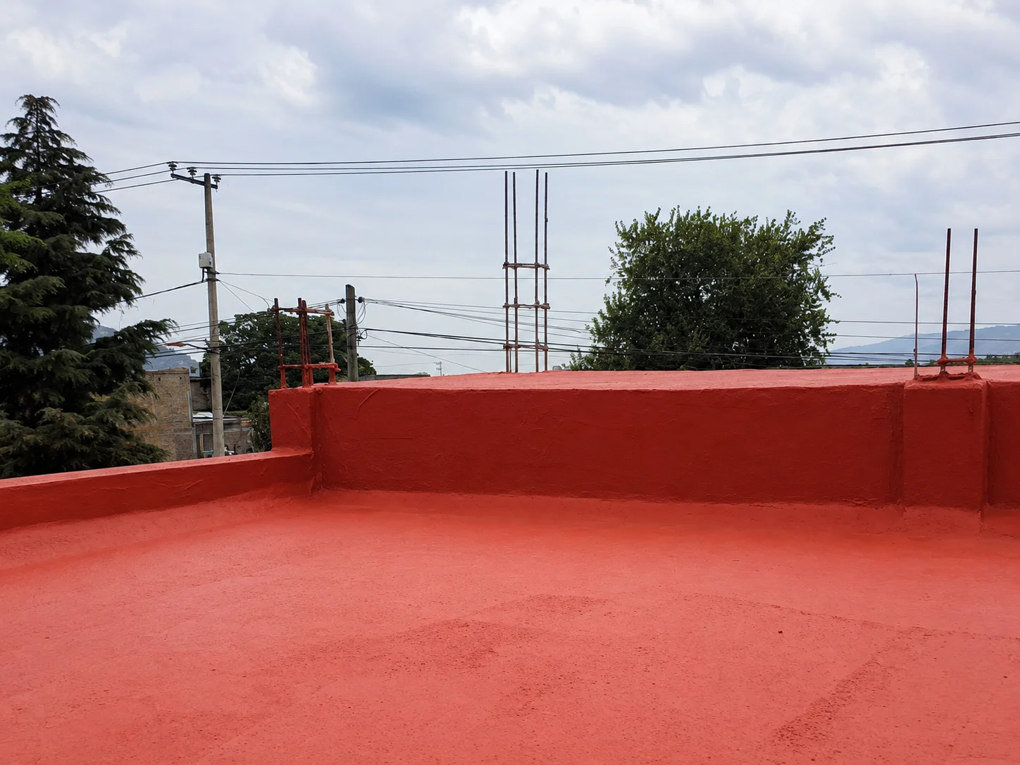 Impermeabilización acrílico elastomérico color terracota — losa, pretiles y muros